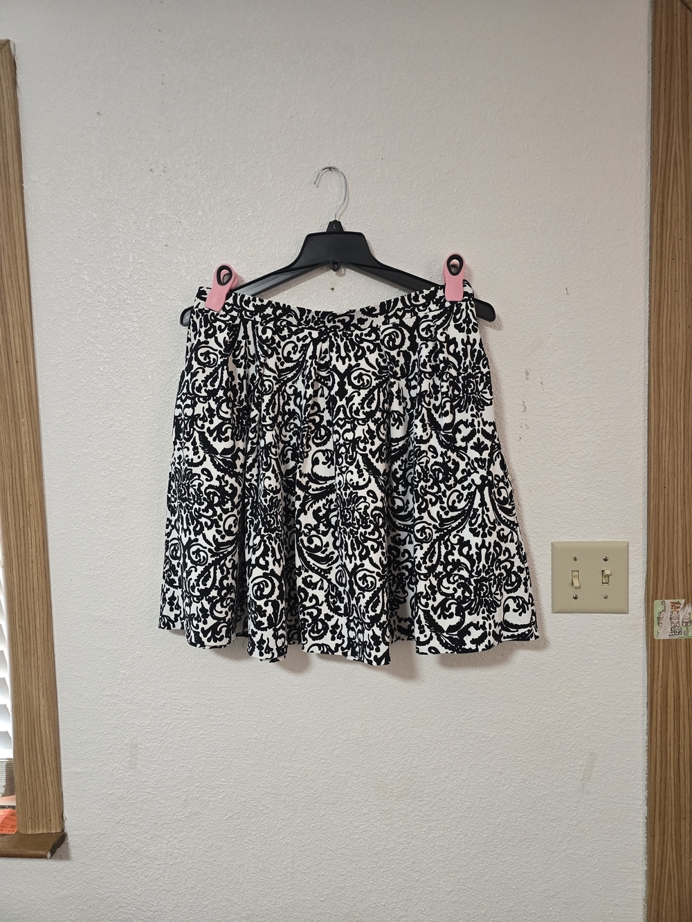 Adrienne Vittadini Black and White Scroll Print Circle Skirt